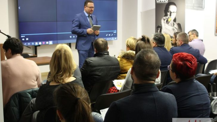 Biznesmeni są zadowoleni i chcą więcej