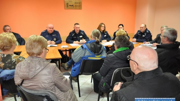 Policjanci spotkali się z mieszkańcami Przylesia