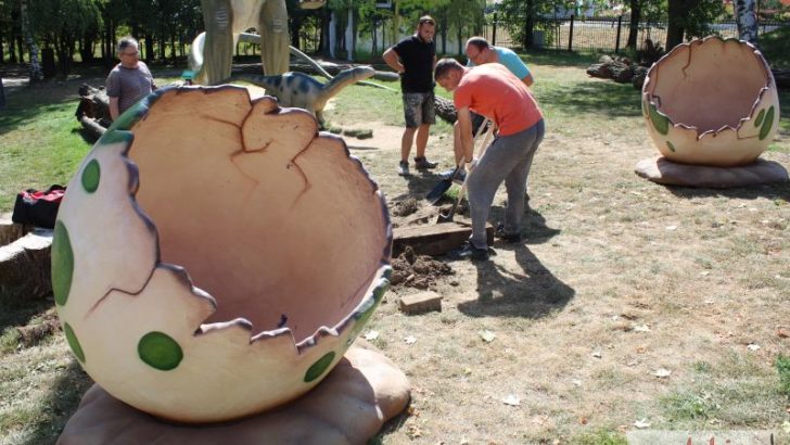 Montują nowe dinozaury