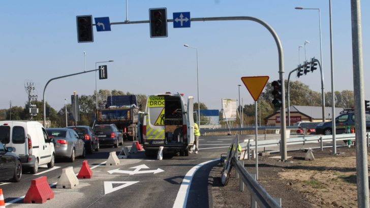 Skrzyżowanie i światła przy Castoramie będą później niż zakładano