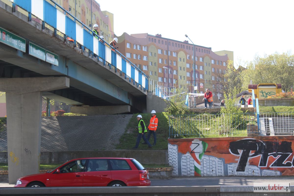 Ruszają prace na kładce KEN