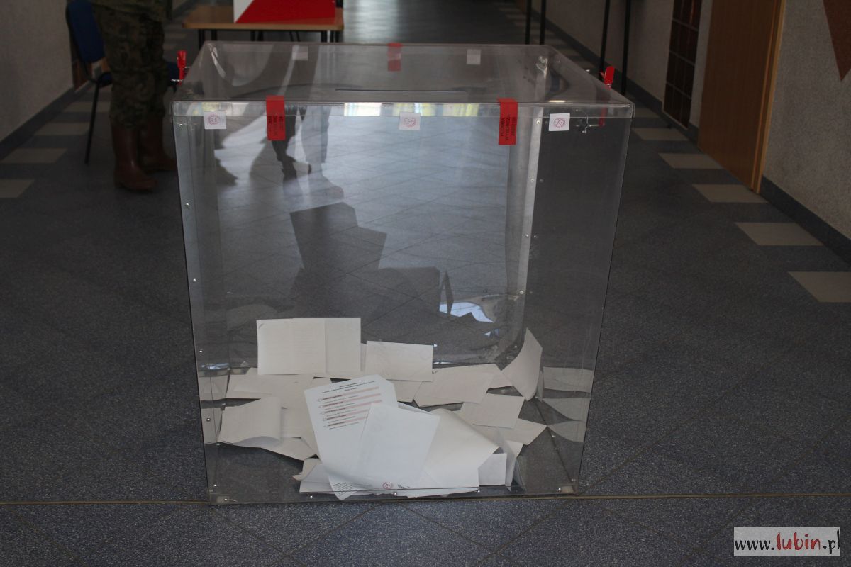 Wybory korespondencyjne 10 maja „na sto procent”. Karty już się drukują