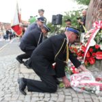 0030rzeź wołyńska wołyń rocznica kwiaty wieńce pomnik