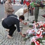 0042rzeź wołyńska wołyń rocznica kwiaty wieńce pomnik
