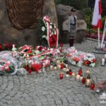 0064rzeź wołyńska wołyń rocznica kwiaty wieńce pomnik