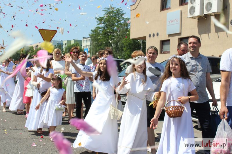 Tłumy na procesjach, utrudnienia w ruchu