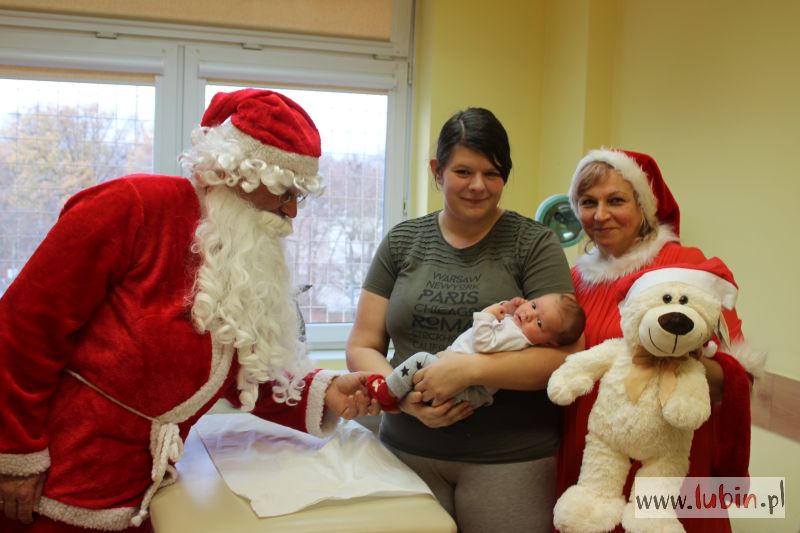 Mikołaj z wizytą u małych pacjentów