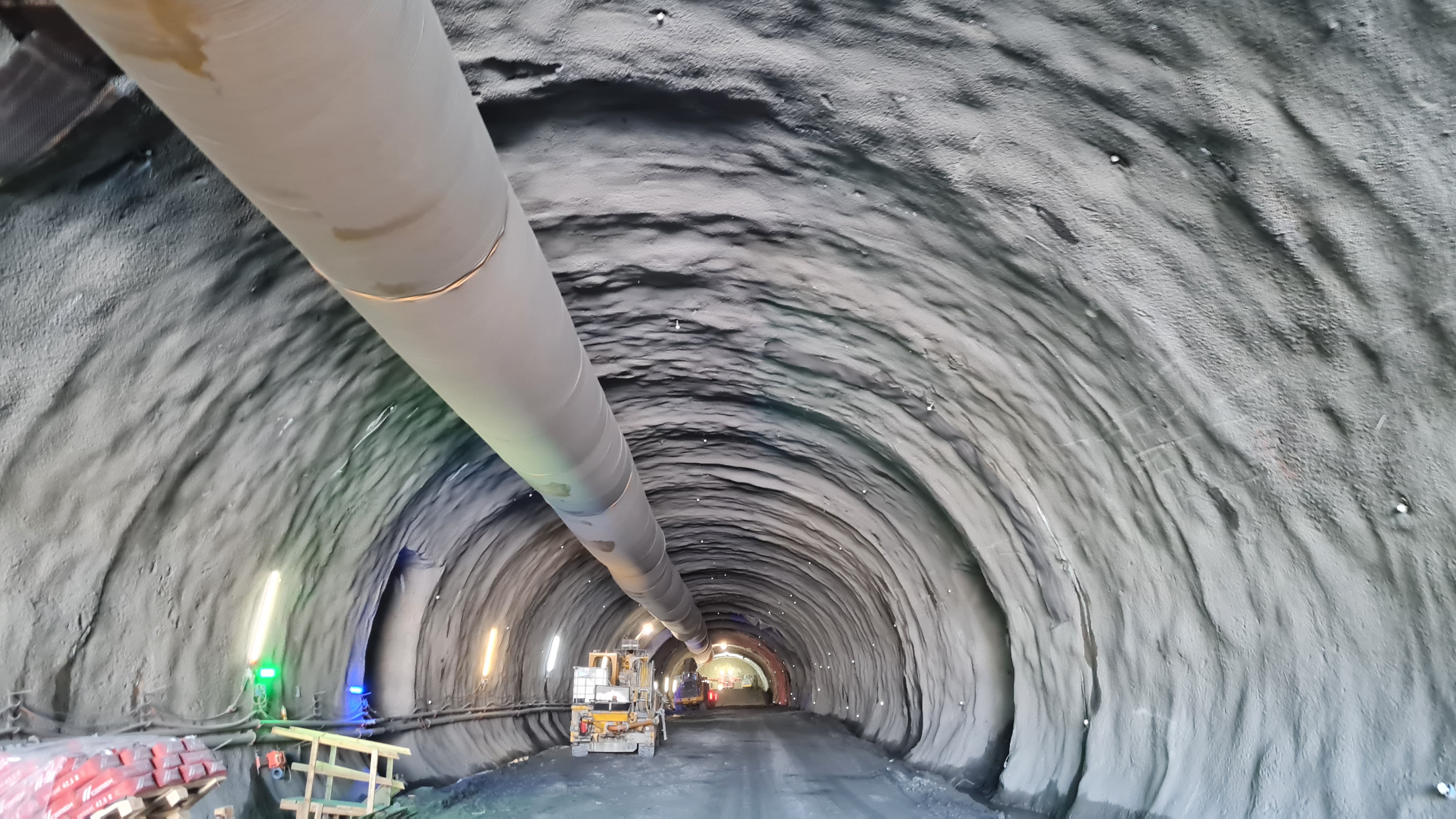 Najdłuższy tunel w Polsce w połowie gotowy