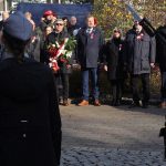 11 listopada, święto niepodległości, kwiaty, pomnik, 2021 (15)