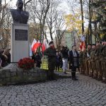 11 listopada, święto niepodległości, kwiaty, pomnik, 2021 (16)