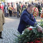11 listopada, święto niepodległości, kwiaty, pomnik, 2021 (32)