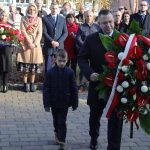 11 listopada, święto niepodległości, kwiaty, pomnik, 2021 (35)