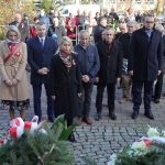 11 listopada, święto niepodległości, kwiaty, pomnik, 2021 (37)