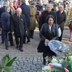 11 listopada, święto niepodległości, kwiaty, pomnik, 2021 (38)