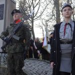 11 listopada, święto niepodległości, kwiaty, pomnik, 2021 (4)