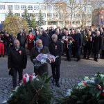 11 listopada, święto niepodległości, kwiaty, pomnik, 2021 (45)