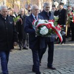 11 listopada, święto niepodległości, kwiaty, pomnik, 2021 (46)