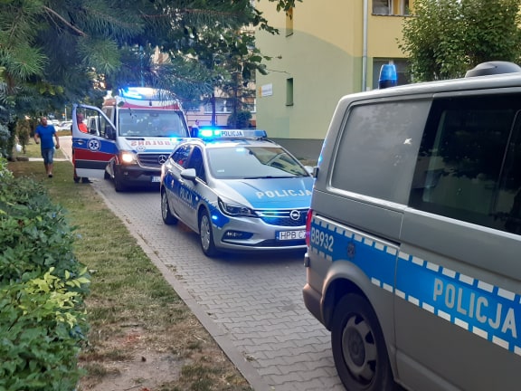 Alarm bombowy na Mickiewicza! Służby ratunkowe w akcji