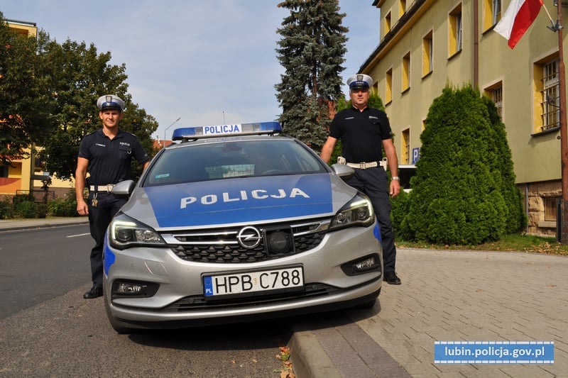 Policjanci znów eskortowali rodzącą na porodówkę