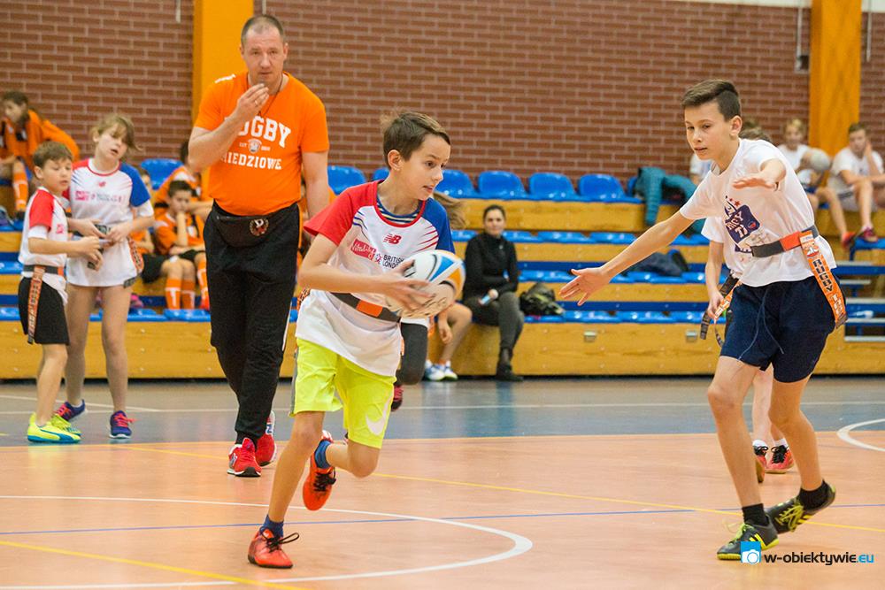 Młodzi rugbyści na podium