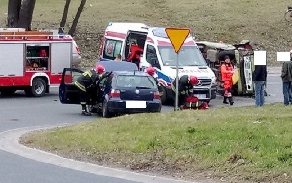 Żuk przewrócił się na bok