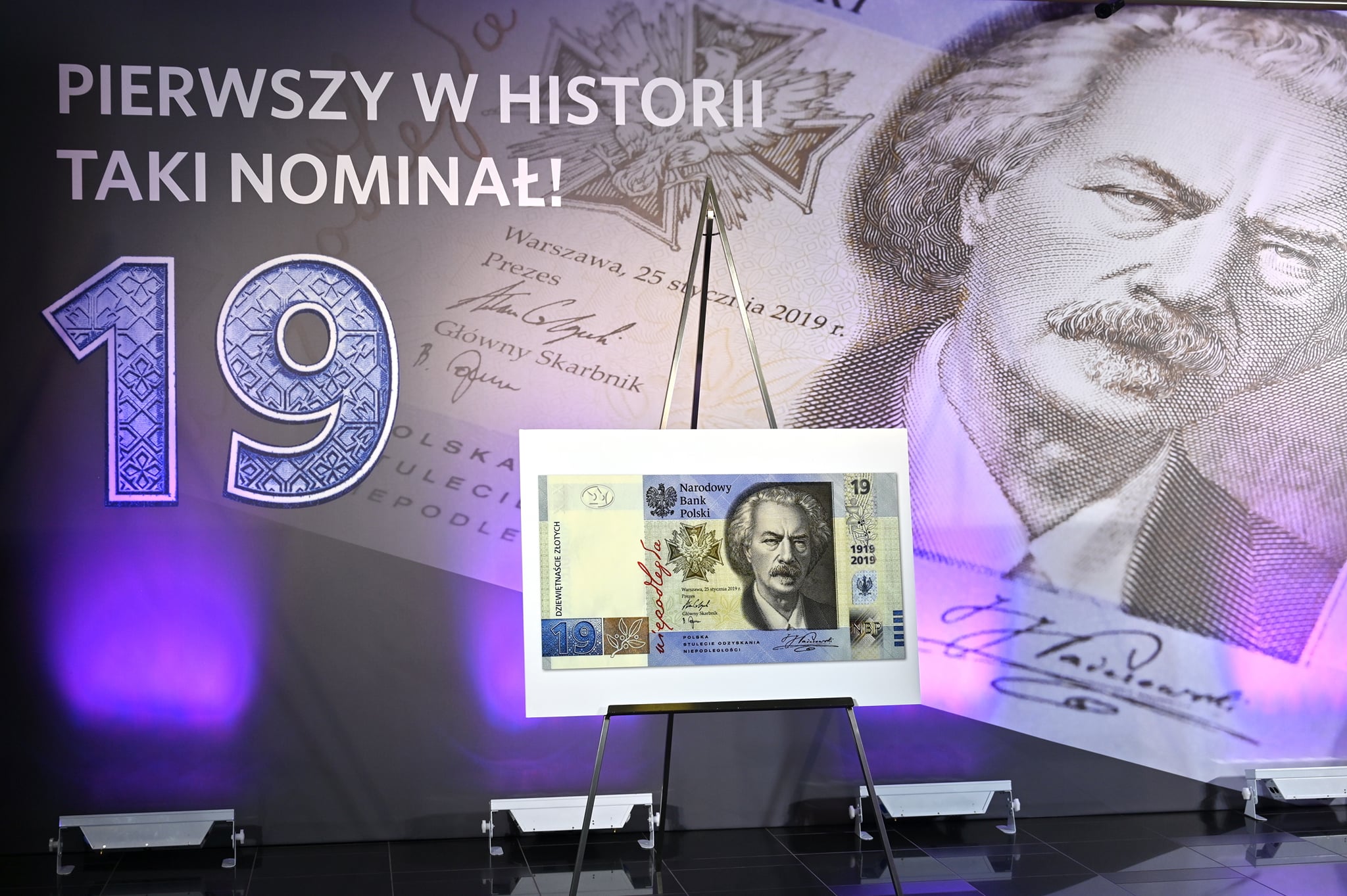 Do obiegu trafił pierwszy w historii banknot o nominale 19 zł