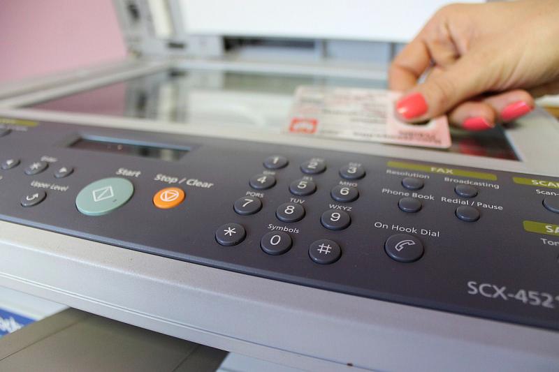 Już nie tylko seniorów, młodych też okradają