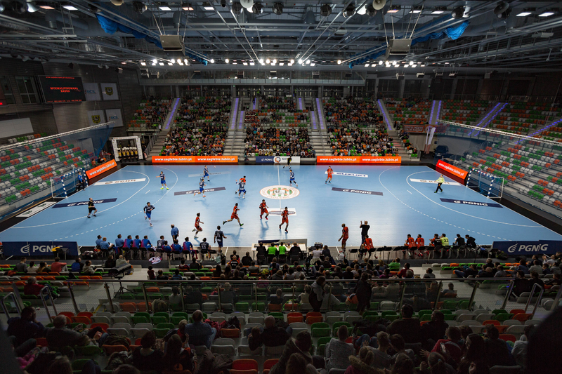 Kibicują, zbierają i pomagają