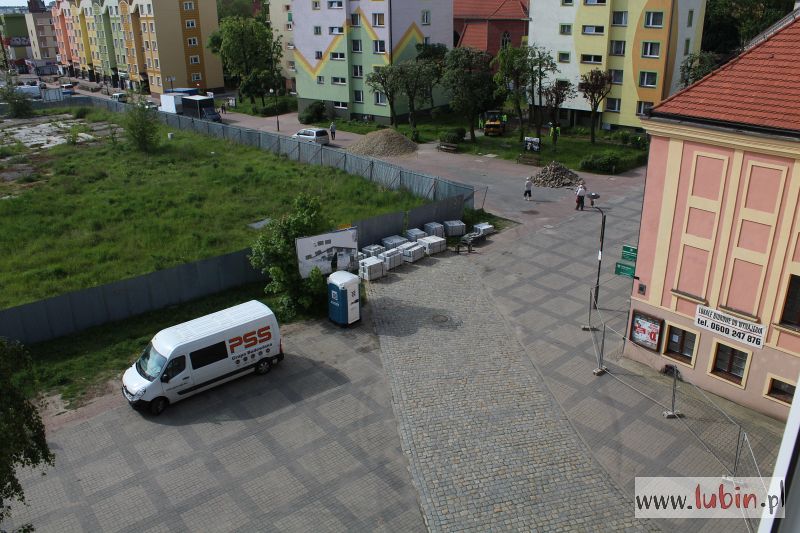 Zlikwidowano ogrodzenie, przedłużono przetarg