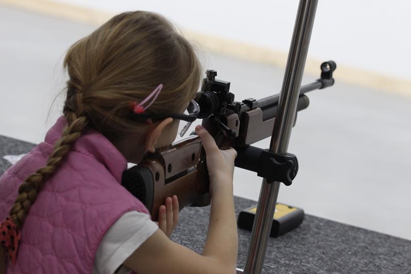 Zajęcia na strzelnicy na koniec ferii