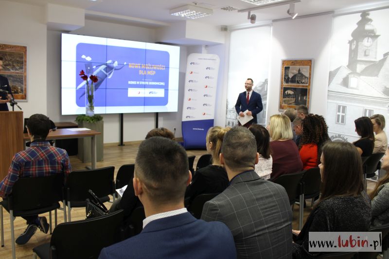 Młodzi biznesmeni chętni do nauki