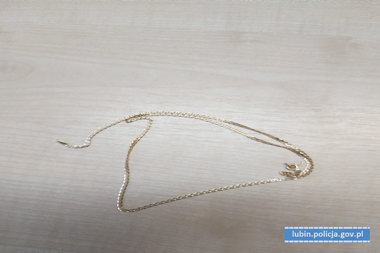 Zerwał seniorce z szyi złoty łańcuszek