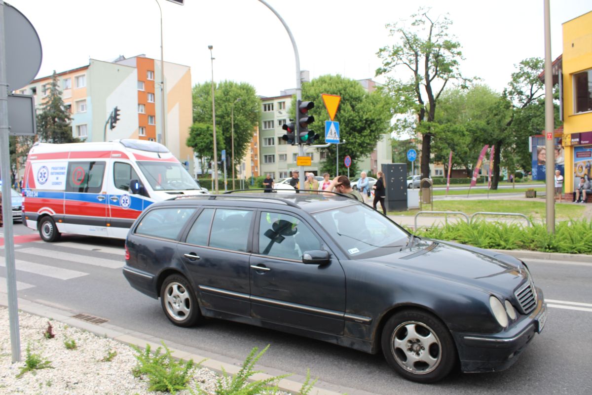 Potrącenie koło Pałacyku ślubów, Lubin, 07.06.2019, wypadek (3)