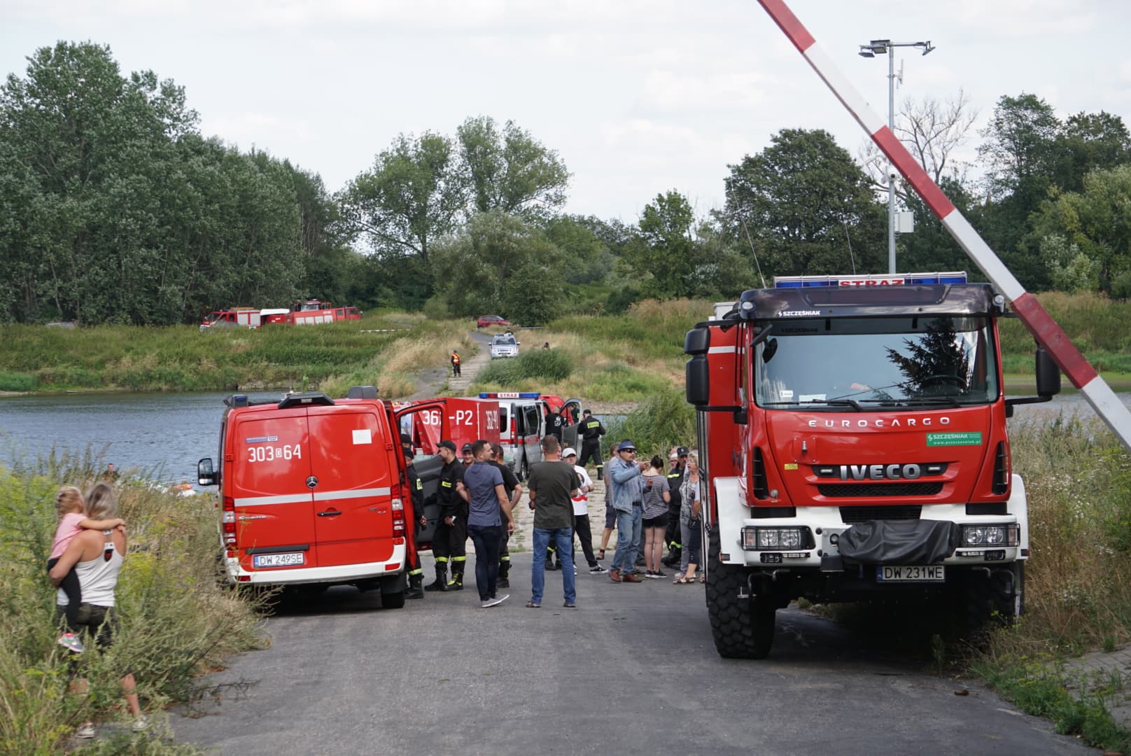 Ropopochodna plama na Odrze – strażacka akcja w Chobieni