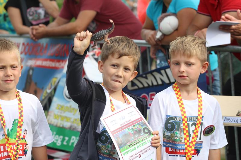 Dzieci biegały i pomagały