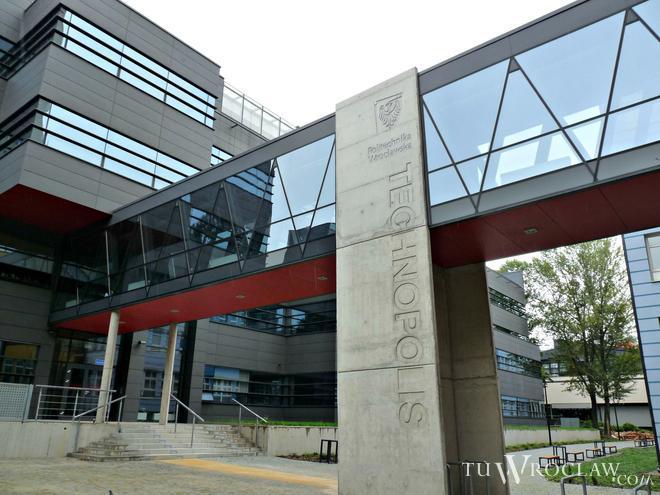 Uczelnie z Wrocławia zawieszają zajęcia dla studentów