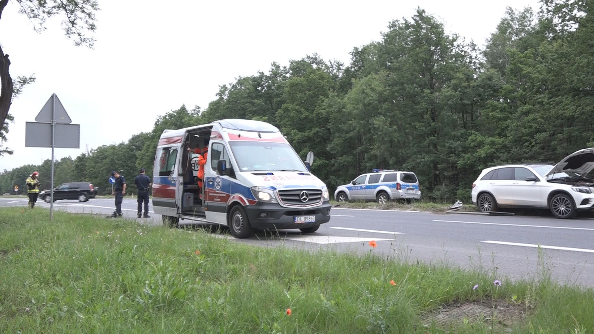 Uderzył w auto, bo zasnął