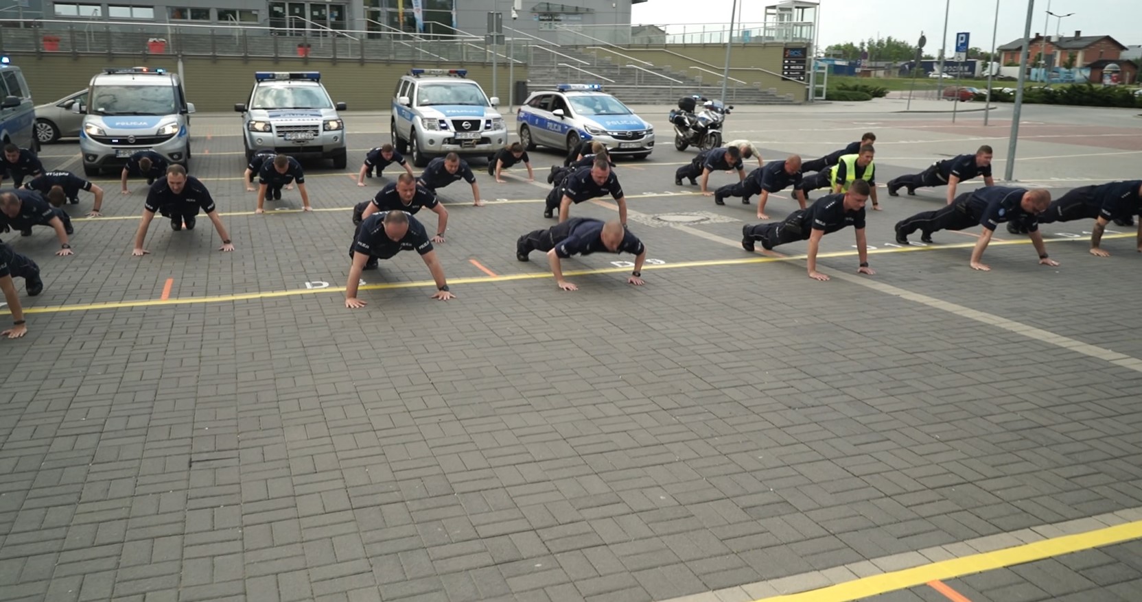 Lubińscy policjanci pompowali dla dzieci