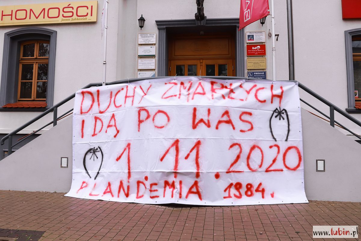 Pod siedzibą PiS wyrażają niezadowolenie