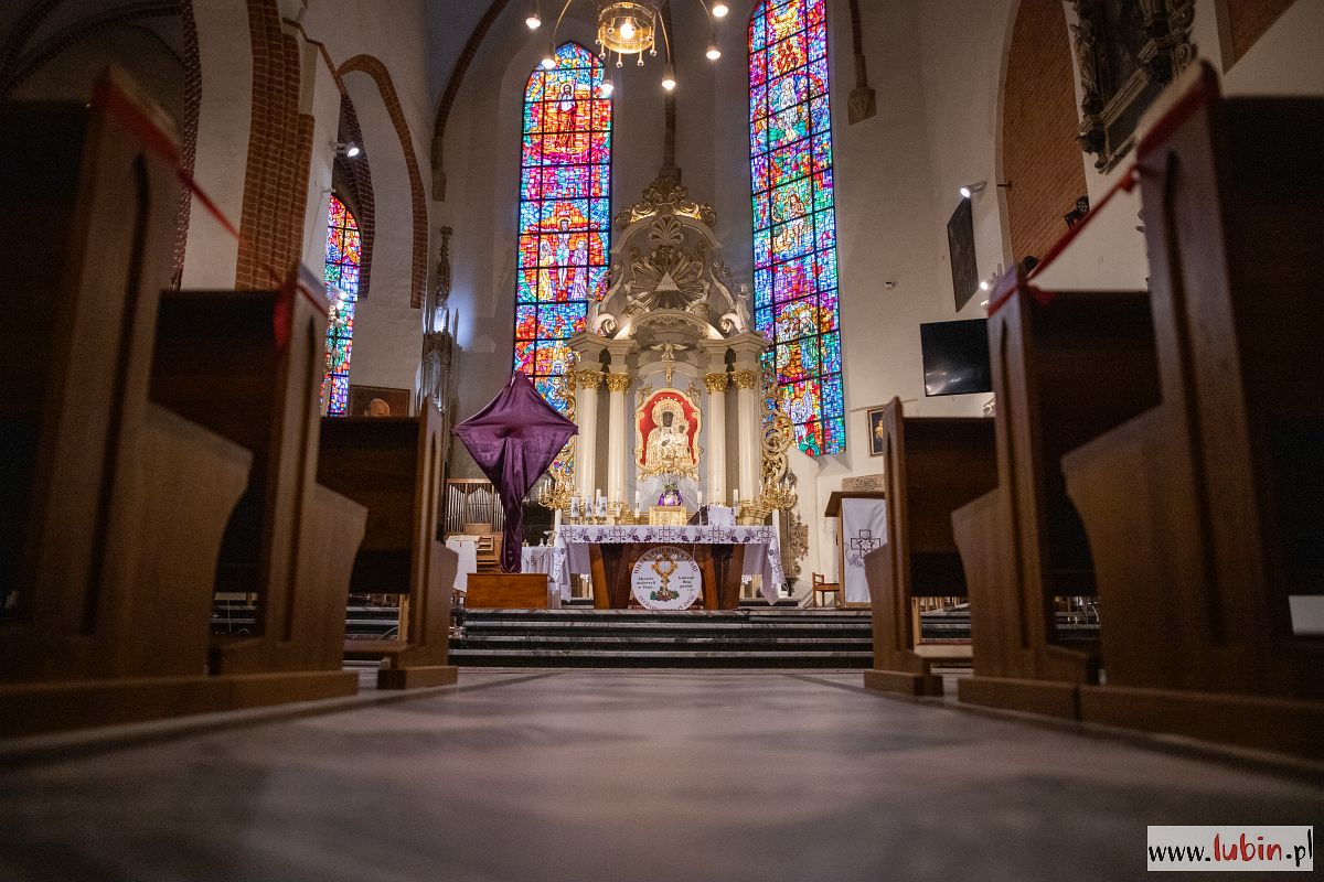 Jutro policzą wiernych w kościołach