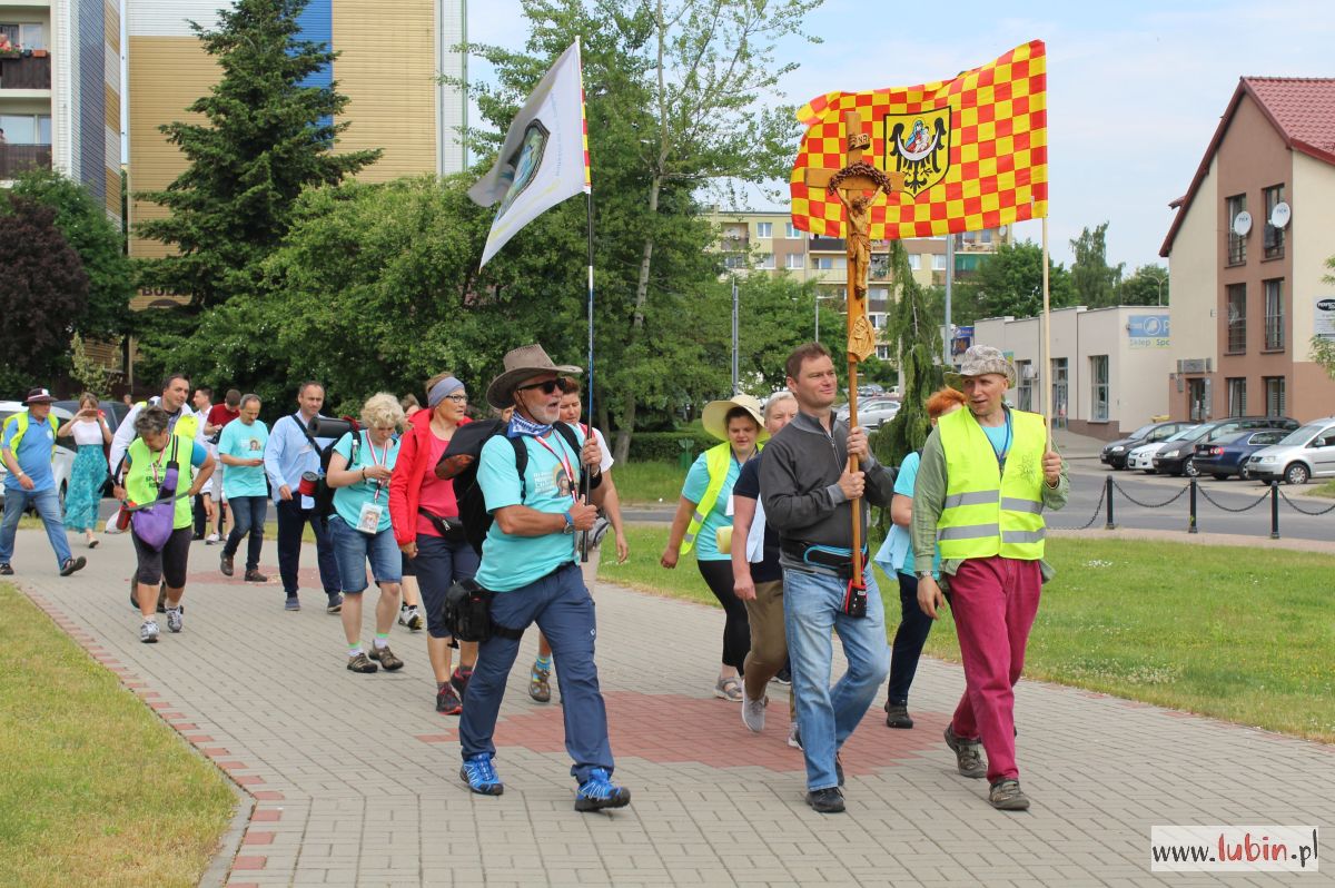 Pielgrzymi wyruszają w drogę do Częstochowy