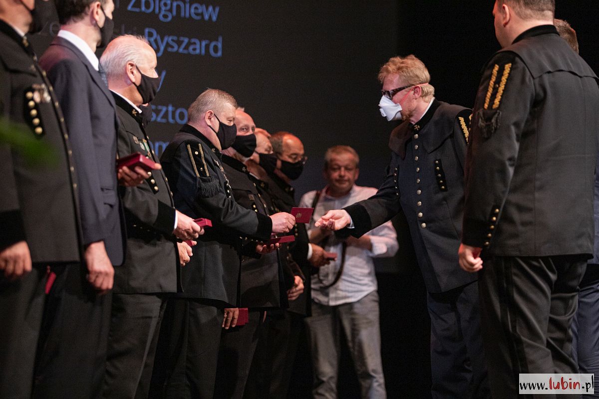 Jubileuszowe medale dla pracowników KGHM