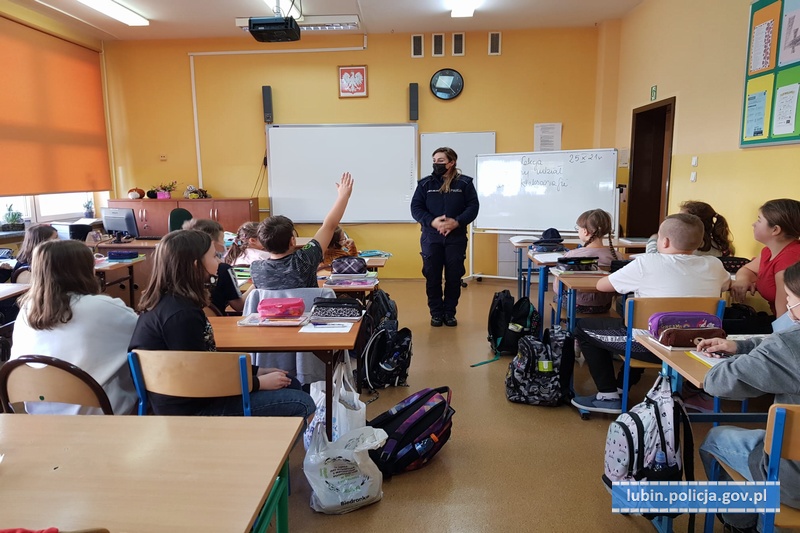 O bezpiecznym internecie i odpowiedzialności nieletnich