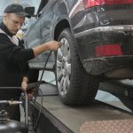 pexels-andrea-piacquadio-3807695-praca-mechanik-warsztat-samochodowy