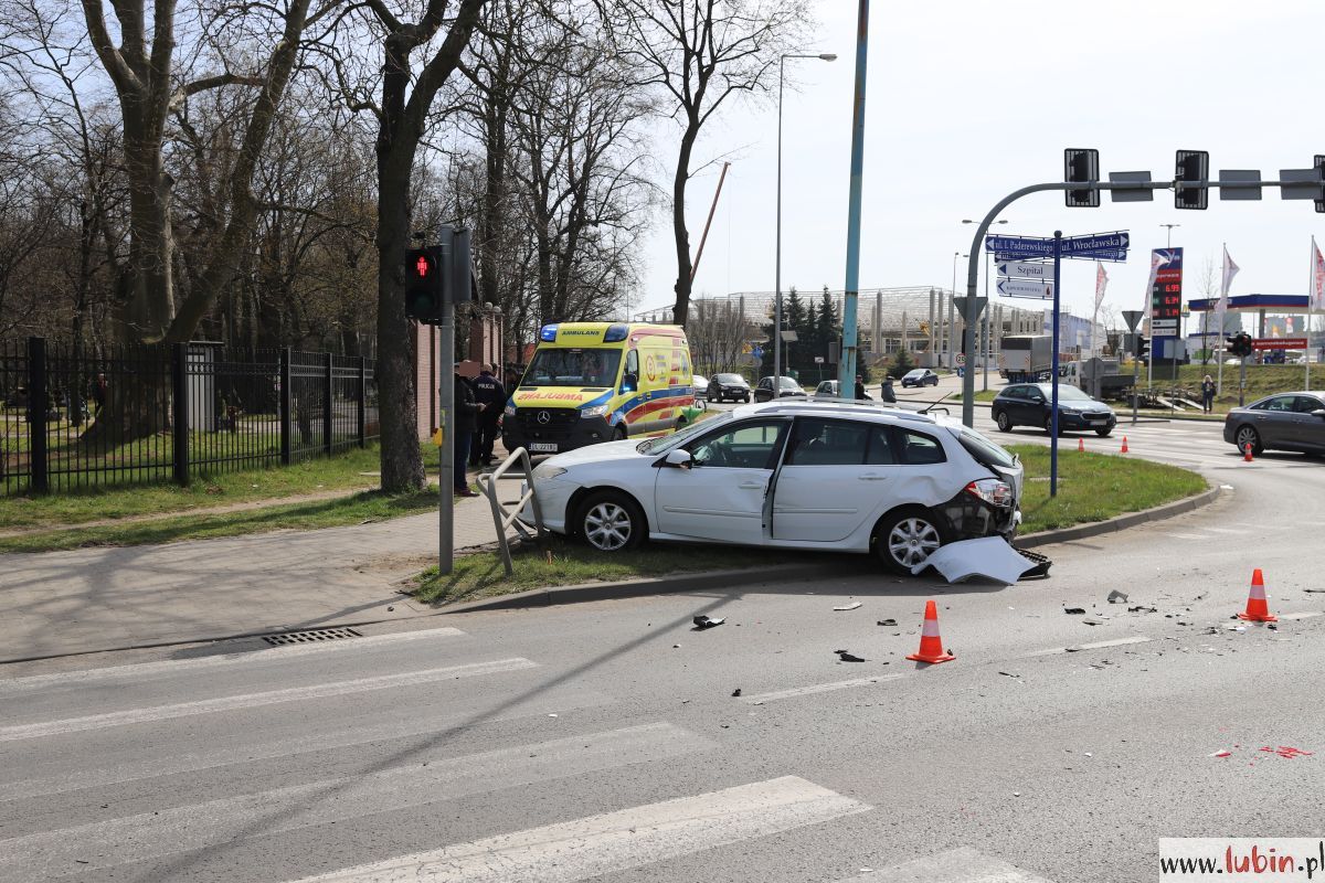 Pierwszy zahamował, trzeci uderzył w drugiego