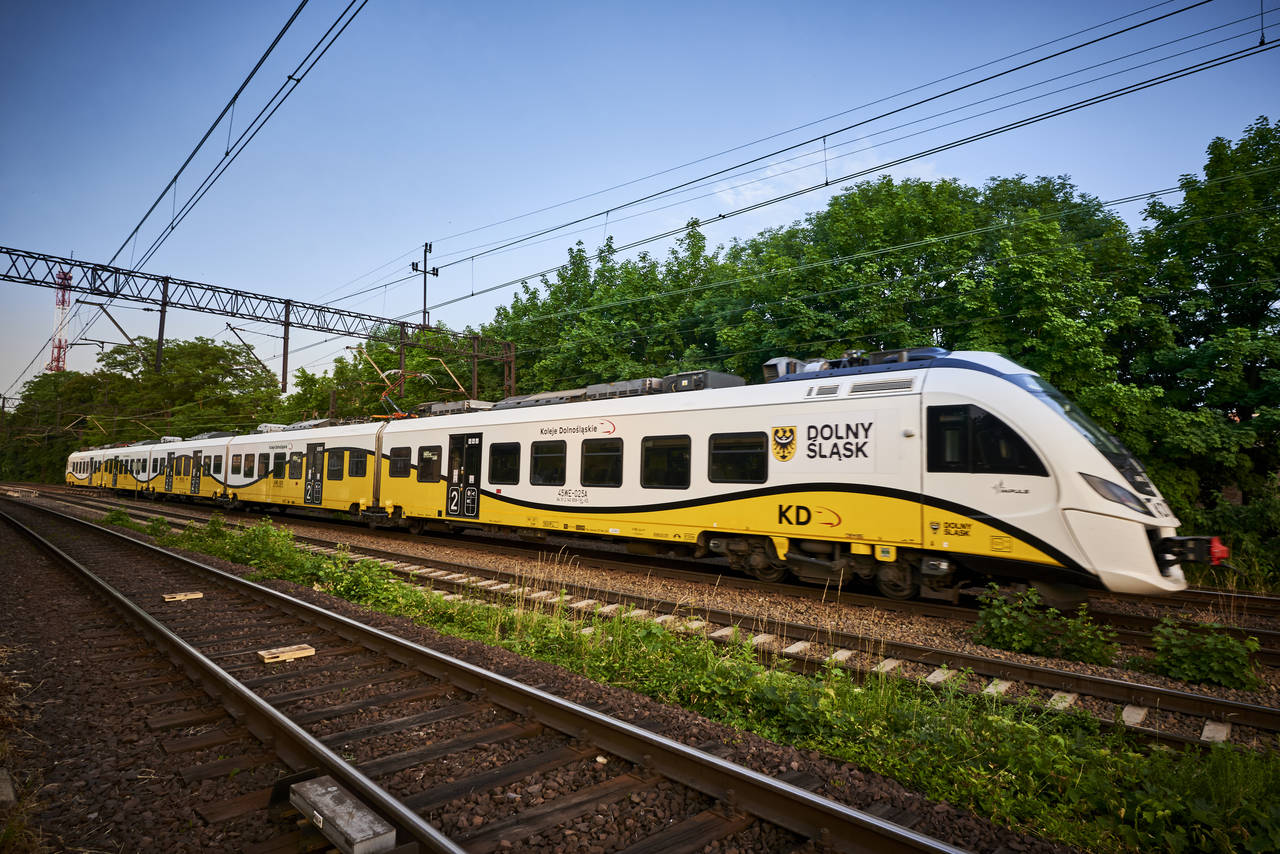 Wracają sezonowe pociągi do Skalnego Miasta