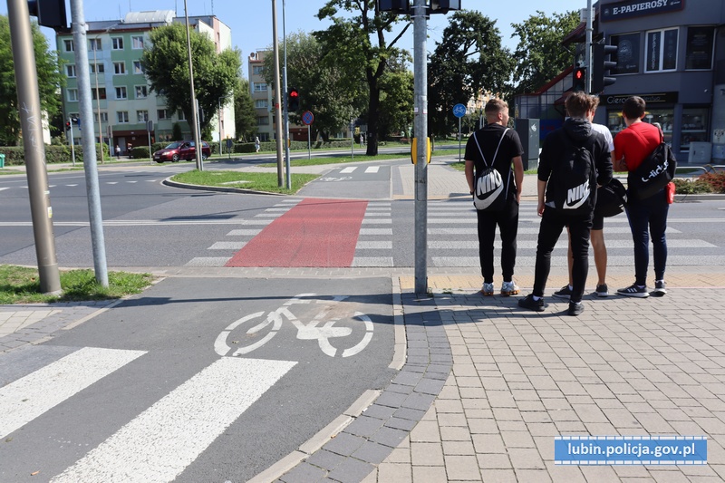 Kontrolują pieszych i kierowców