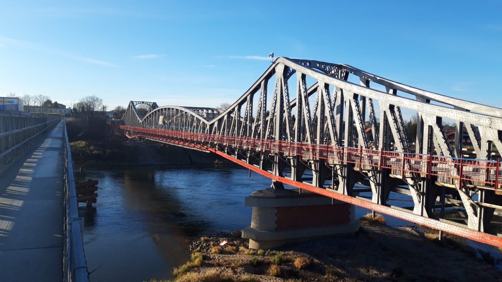 Zabytkowy most w Ścinawie znowu przejezdny