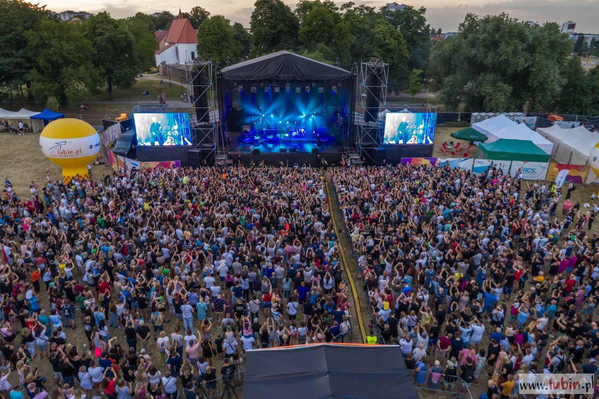 Dwa dni zabawy, dziewięciu wykonawców na scenie