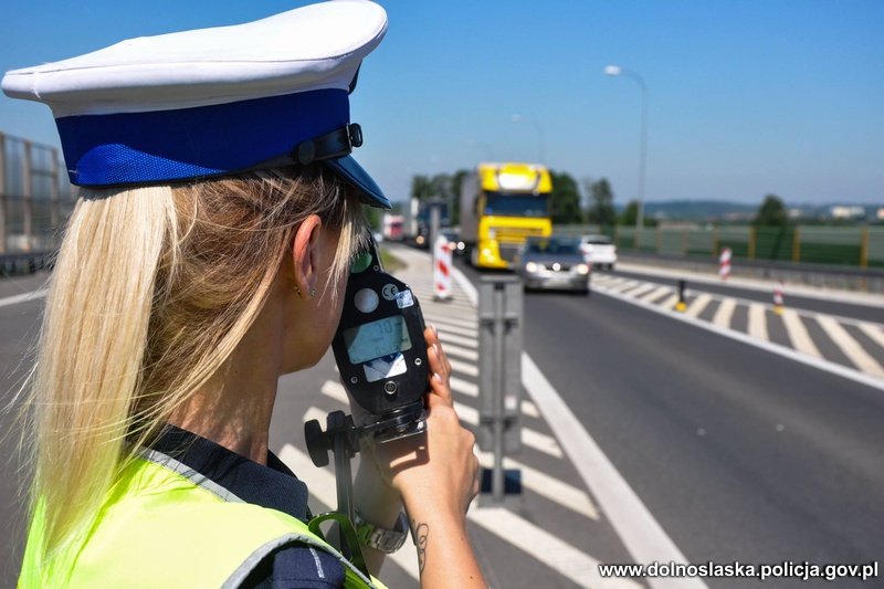 Przez cały weekend więcej policji na drogach